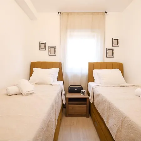 Belvedere Luxury Two Bedroom With Parking Lejlighed *