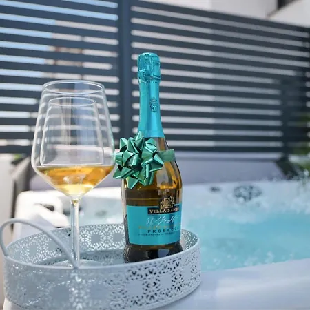 Belvedere Luxury Two Bedroom With Parking Lejlighed Zadar