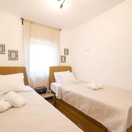 Belvedere Luxury Two Bedroom With Parking Lejlighed